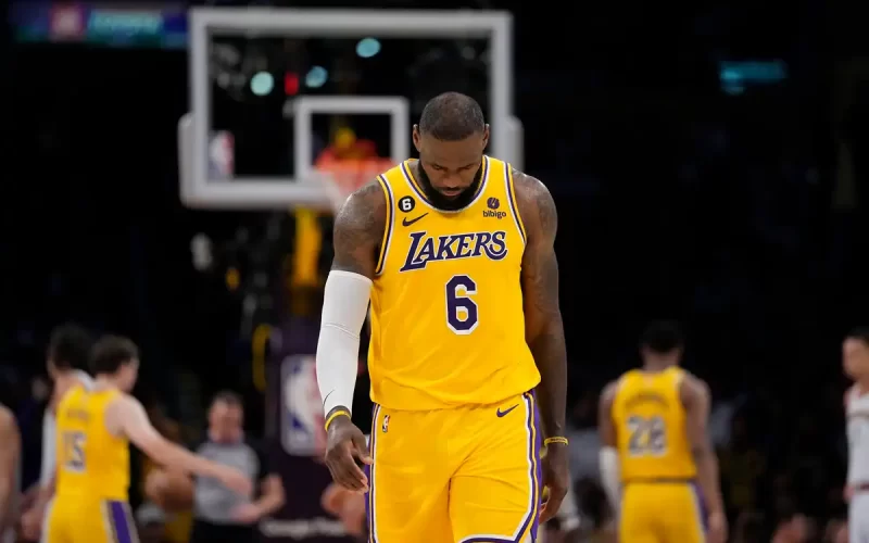 Análise de turnovers em finais da NBA: Quais times cometem mais erros?