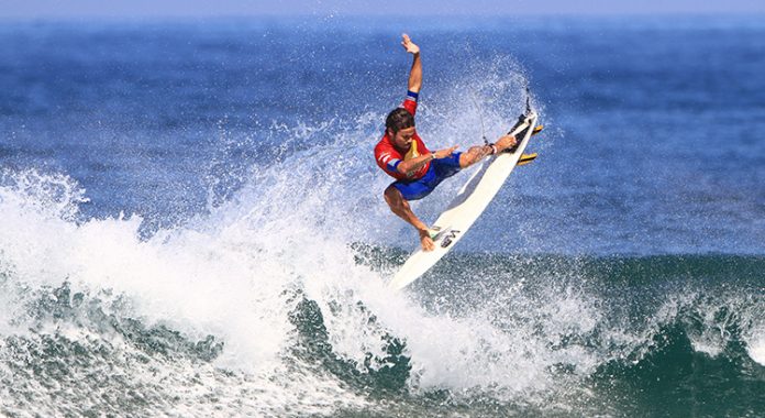 Como fazer aereos surf? Aprenda os primeiros passos para decolar na onda.