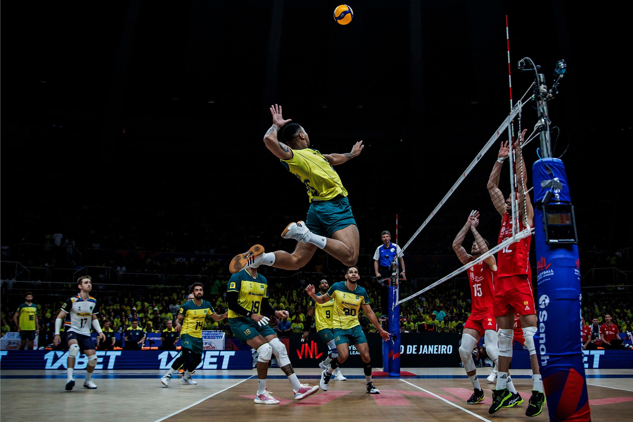 Quem ganha: Brasil vs Sérvia no vôlei masculino? Saiba quais são os pontos fortes de cada time.