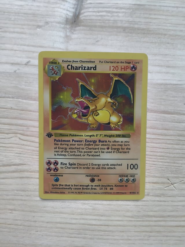 Charizard primeira edição: como identificar essa carta rara e valiosa?