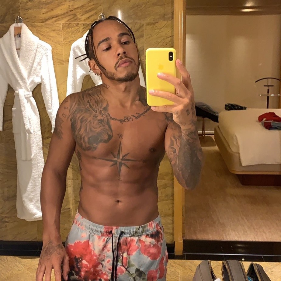 Lewis Hamilton sem camisa: As melhores imagens do piloto!