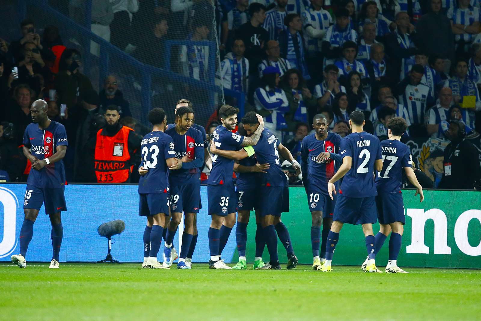Classificações dos jogadores de Real Sociedad x PSG: Descubra os melhores e piores do confronto.