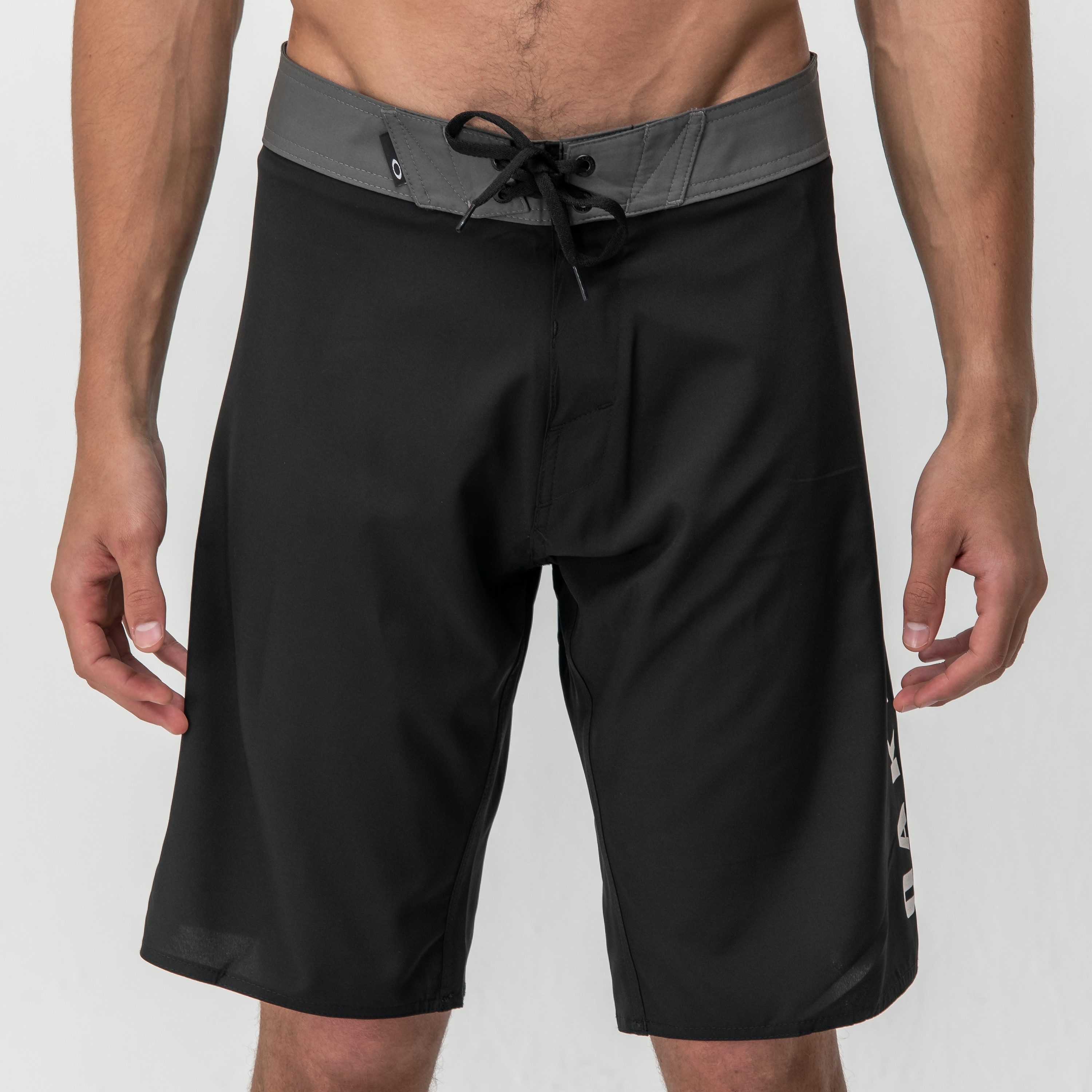 Bermuda Oakley preta: Ache a sua perfeita aqui e arrase!