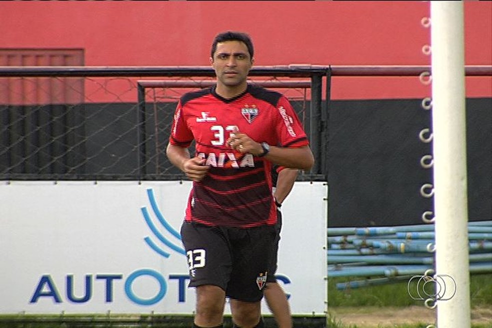 Quem é Lino zagueiro afinal? Descubra tudo sobre a carreira desse jogador.