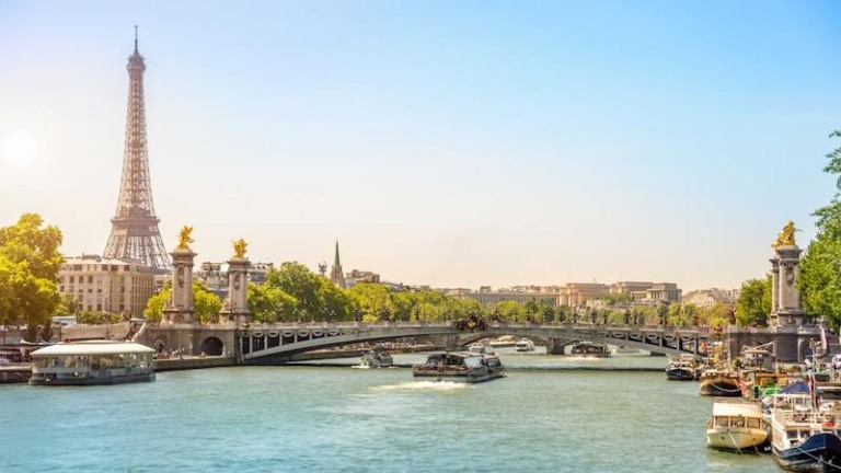 Quer saber que horas sao em paris agora? Veja aqui o fuso horário exato sem erro.