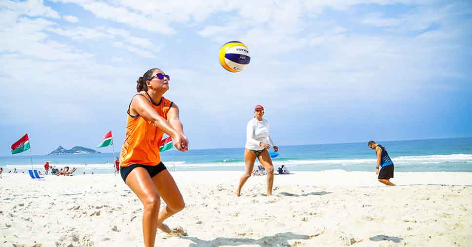 Dicas para tirar fotos de vôlei de praia como profissional: aprenda agora!