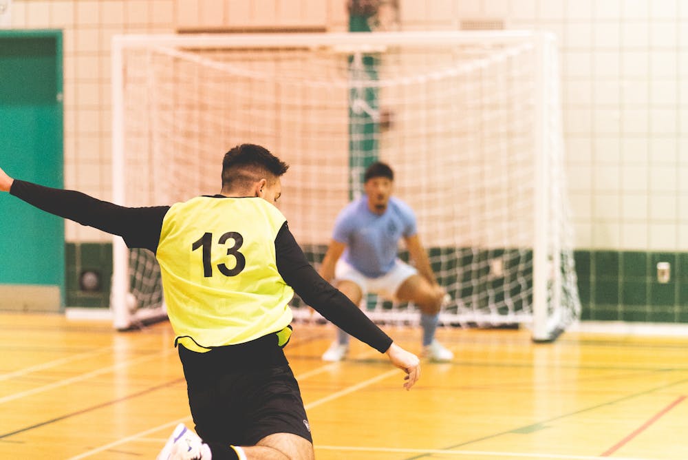 Roupa de goleiro futsal ideal existe? Veja os pontos cruciais antes de comprar já!