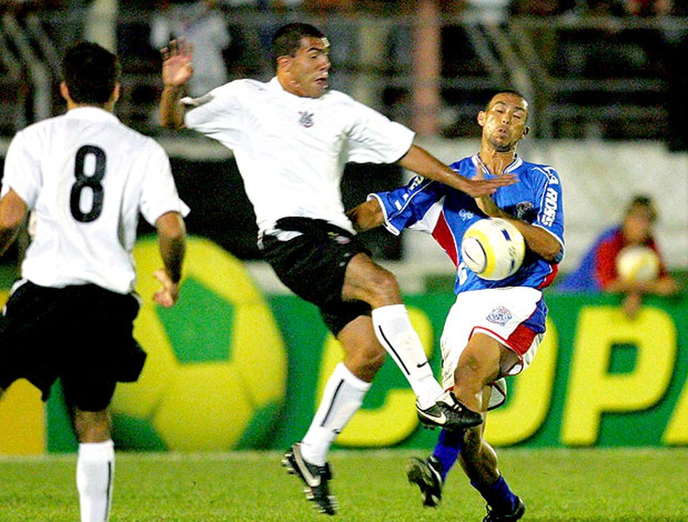 Cianorte x Corinthians 2005: Por que essa partida marcou tanto? Descubra aqui.