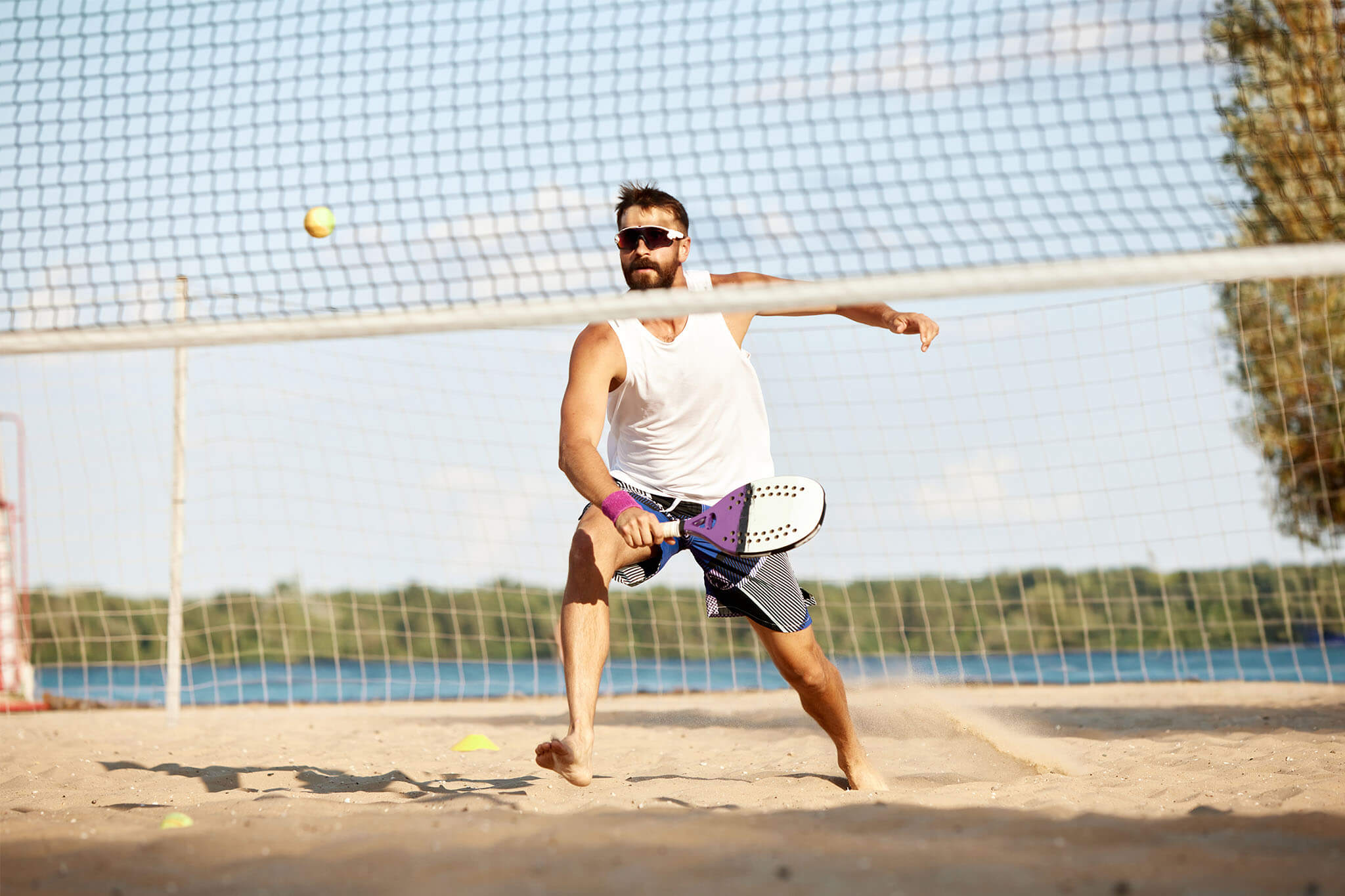 Imagem de beach tennis em ação Veja fotos espetaculares de jogos