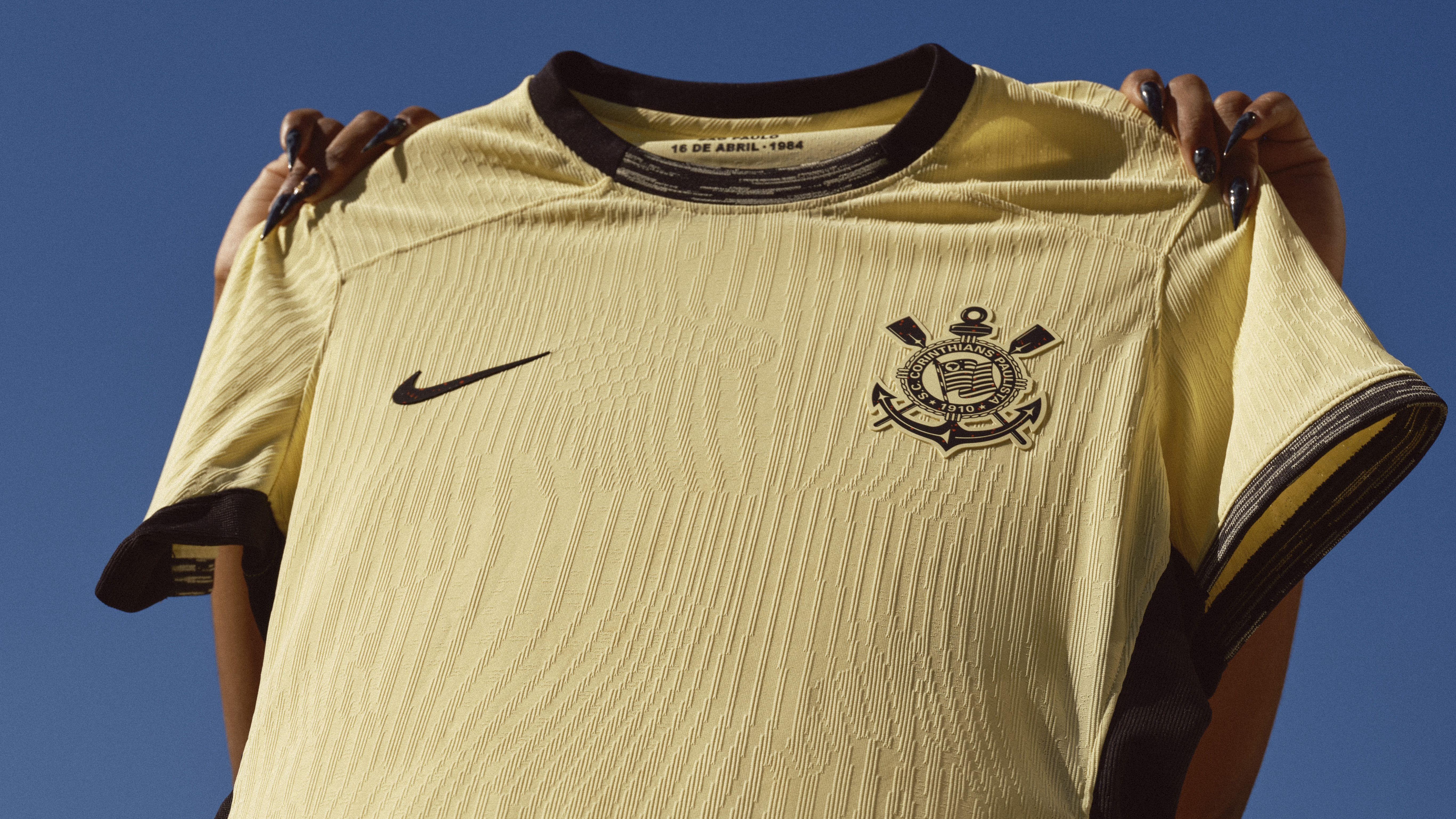 Como escolher camisa do Corinthians amarela? Dicas simples para acertar!